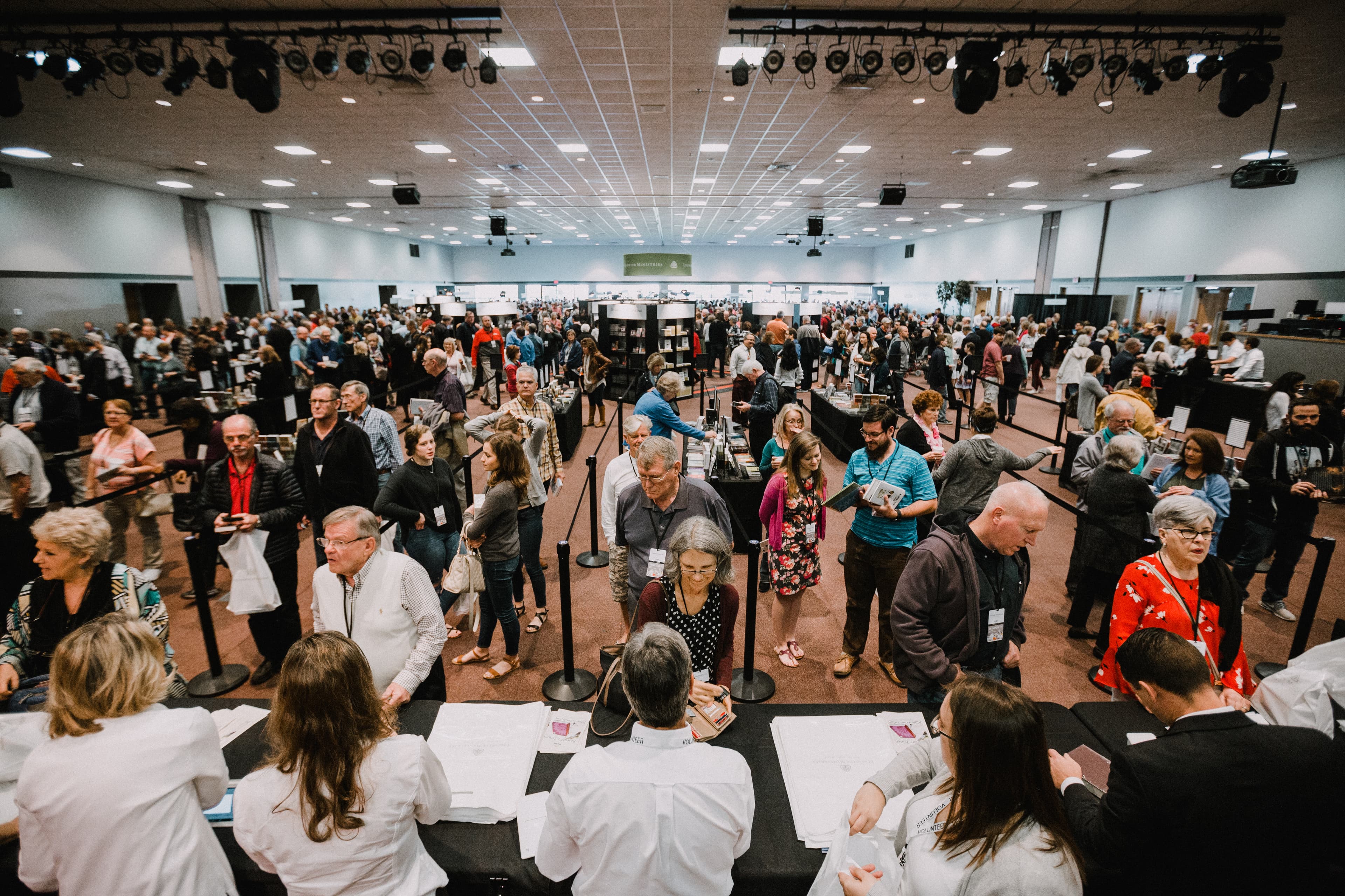 People at book store during the Ligonier National Conference